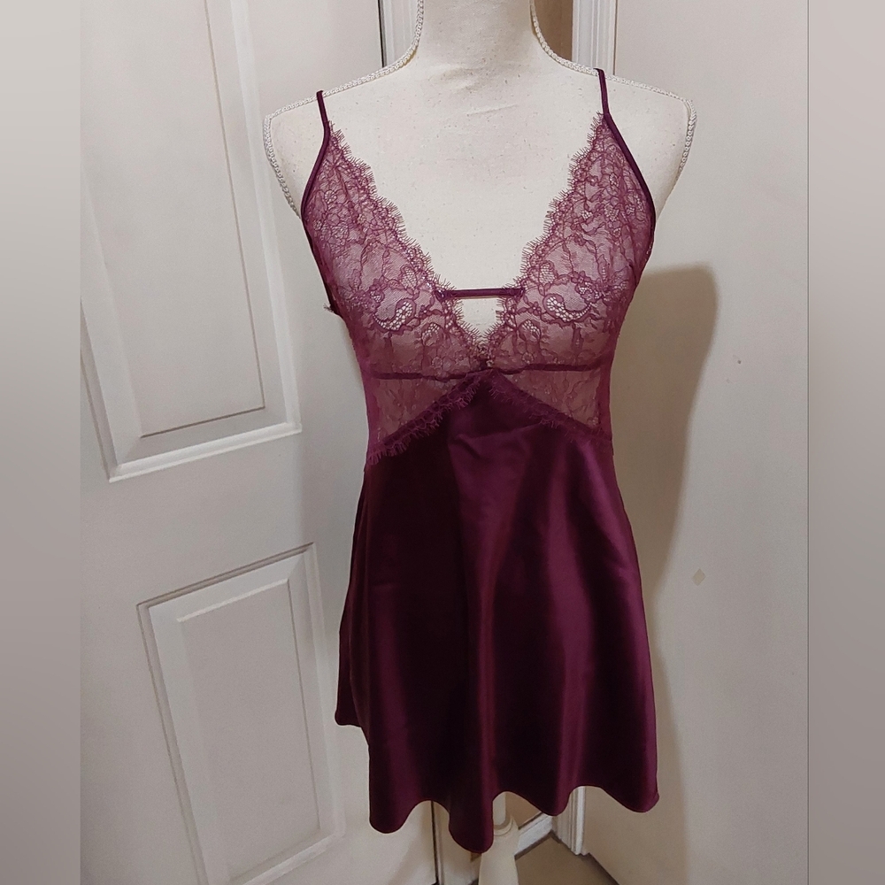 🌺 NWT Victoria's Secret Elegant Lace Trim Burgundy Chemise